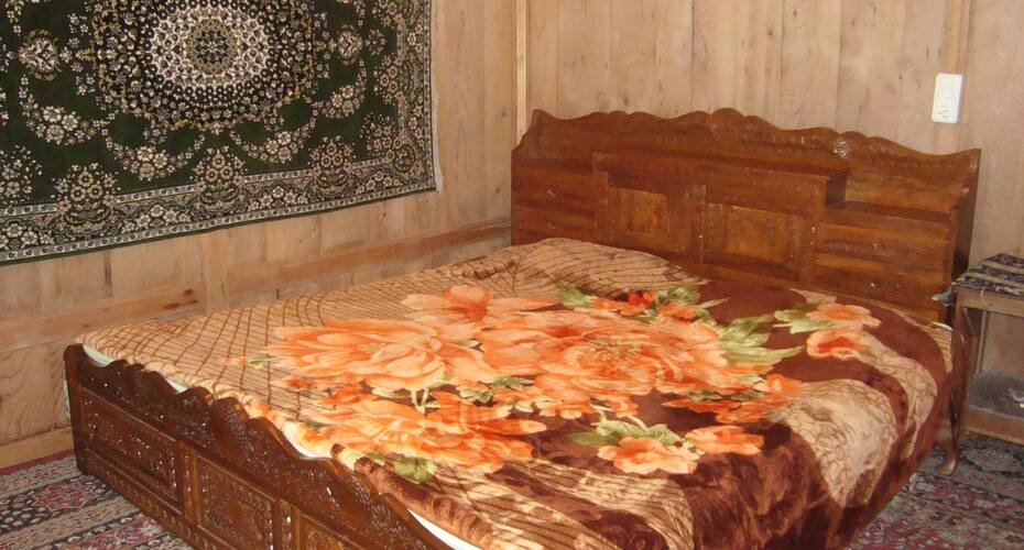 Richard Green Houseboat, Srinagar 4